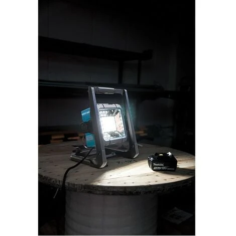 MAKITA 14,4 / 18 V Lampe - Ohne Akku Oder Ladegerät - Funktioniert Am Netz - DEADML805 2 MAKITA 14,4 / 18 V Lampe - Ohne Akku Oder Ladegerät - Funktioniert Am Netz - DEADML805 – Bild 2